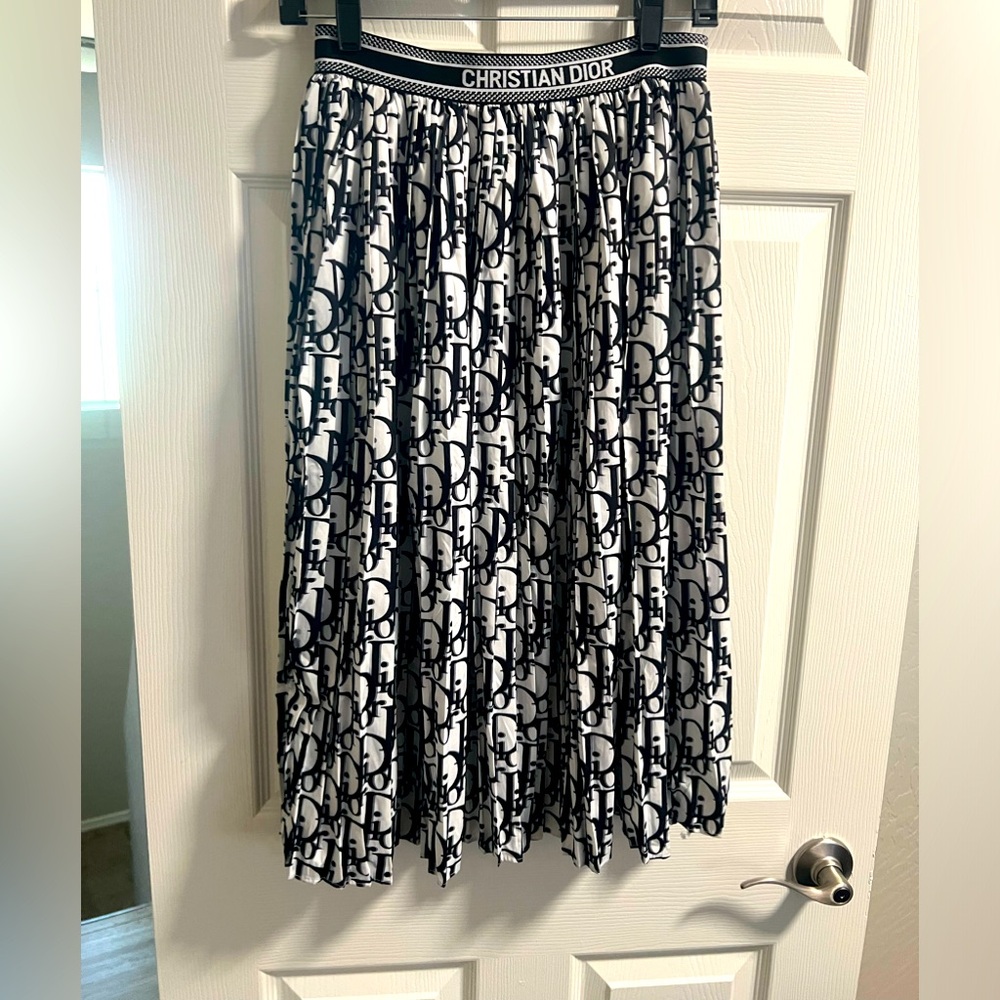 NEW Christian Dior accordion skirt . Free size